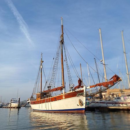 Historic Wooden Ship 'Ursula' Hotel East Cowes Luaran gambar