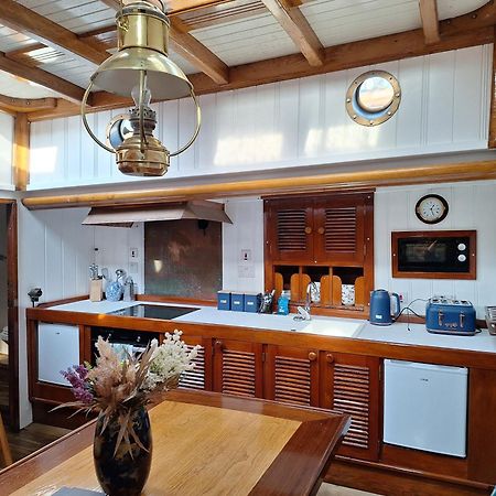 Historic Wooden Ship 'Ursula' Hotel East Cowes Luaran gambar