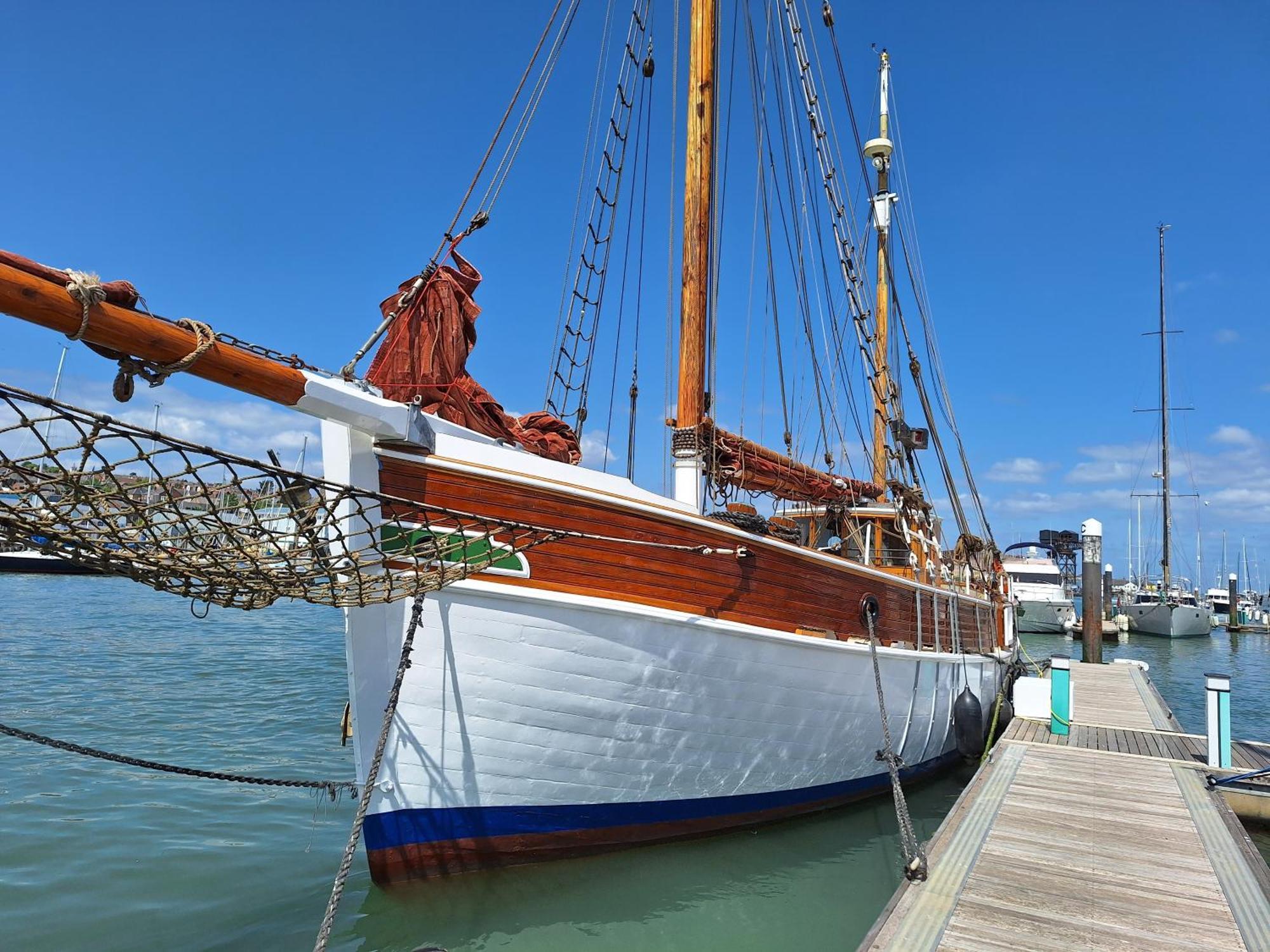 Historic Wooden Ship 'Ursula' Hotel East Cowes Luaran gambar