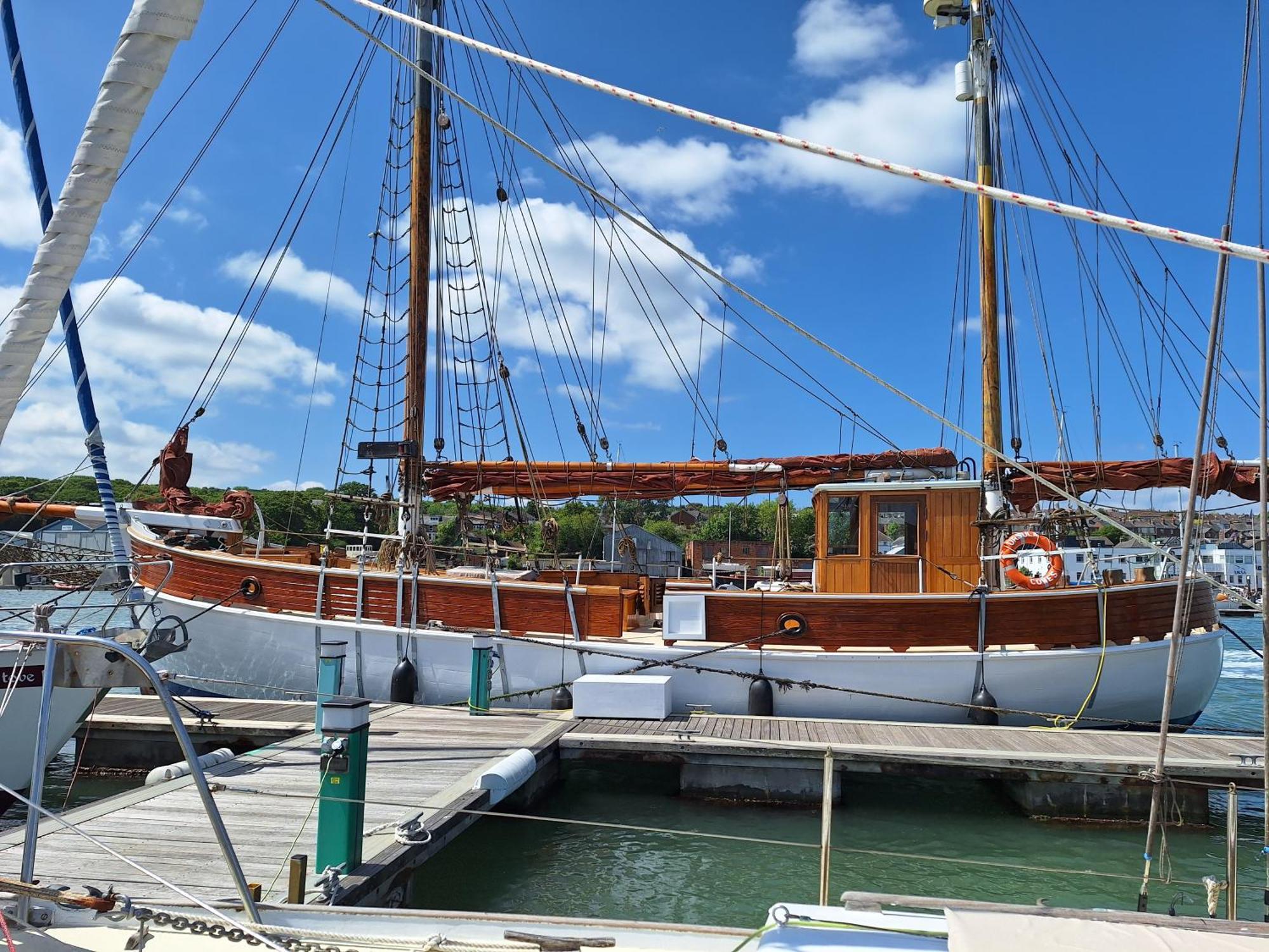 Historic Wooden Ship 'Ursula' Hotel East Cowes Luaran gambar
