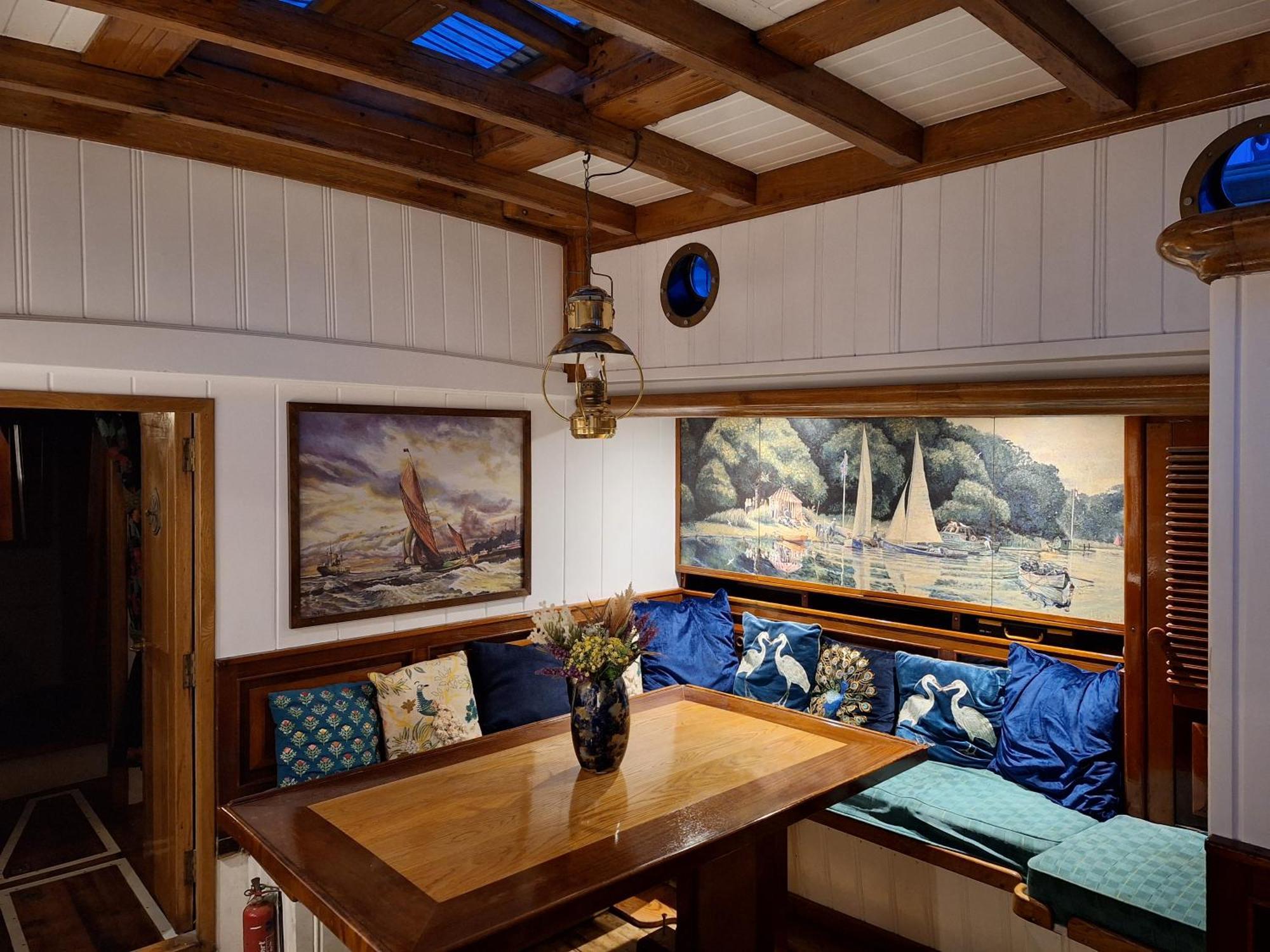 Historic Wooden Ship 'Ursula' Hotel East Cowes Luaran gambar