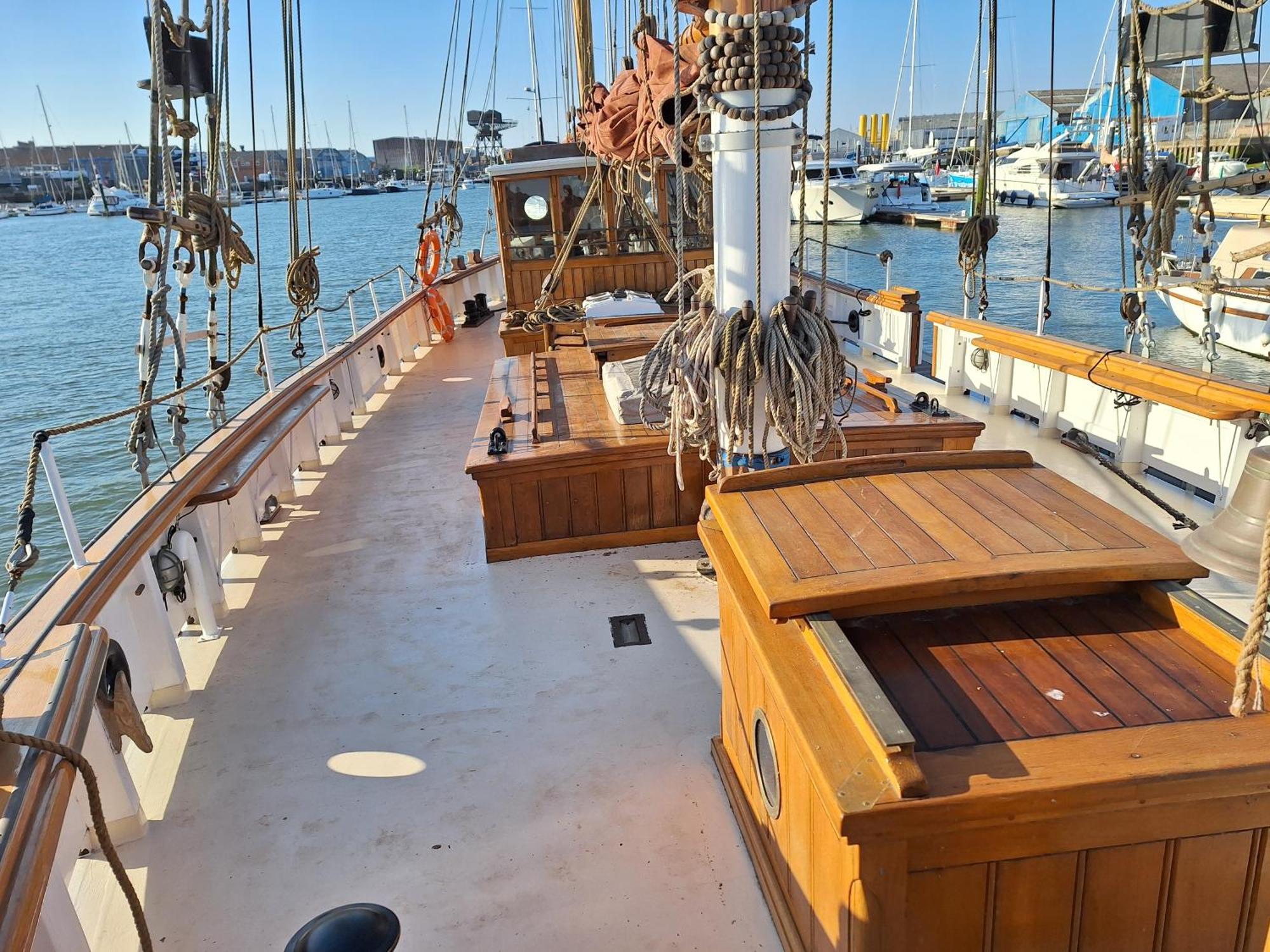 Historic Wooden Ship 'Ursula' Hotel East Cowes Luaran gambar